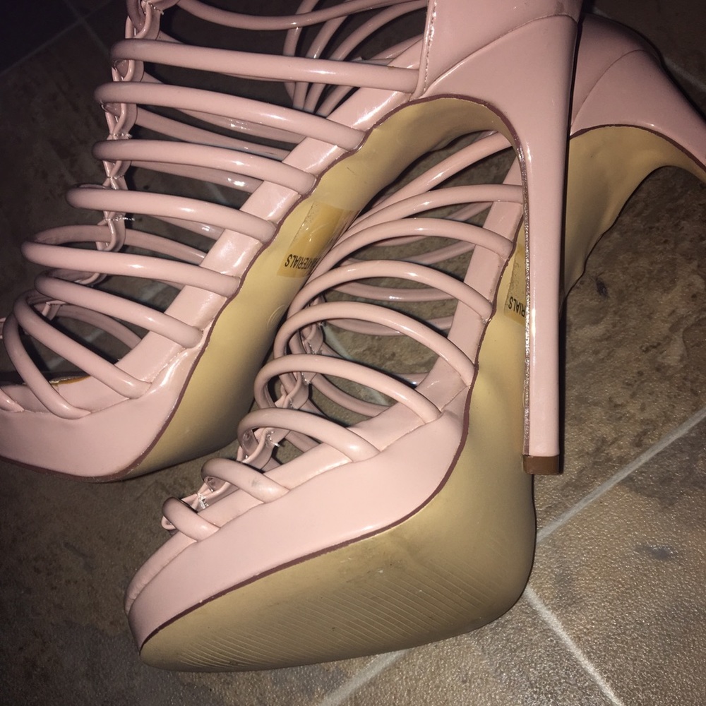Heels - Picture 3 of 4